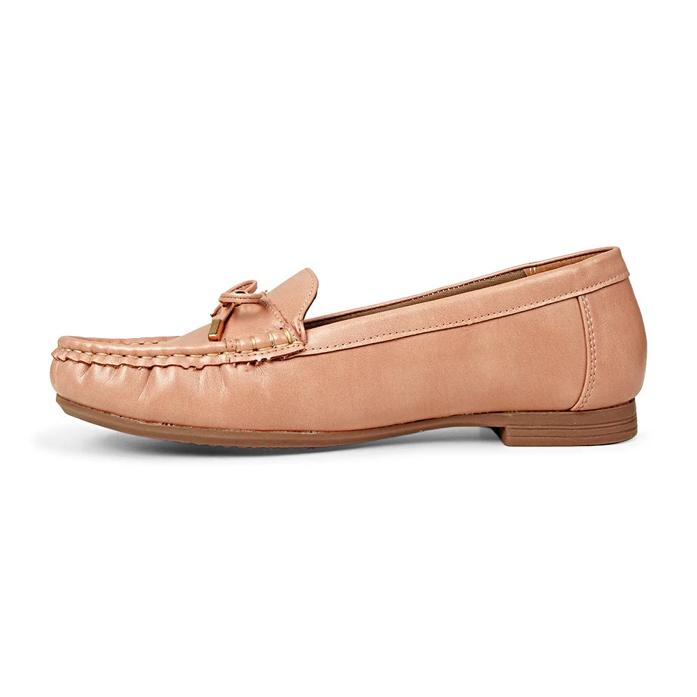 Bata Coco 5518942 tan loafer, inner side showing closed heel