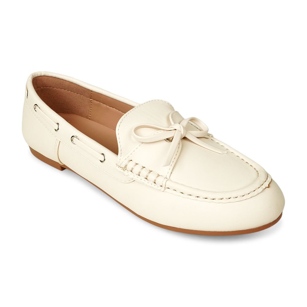 Bata Virginia 5311314 white loafer, angled view showing front bow and side eyelet lacing