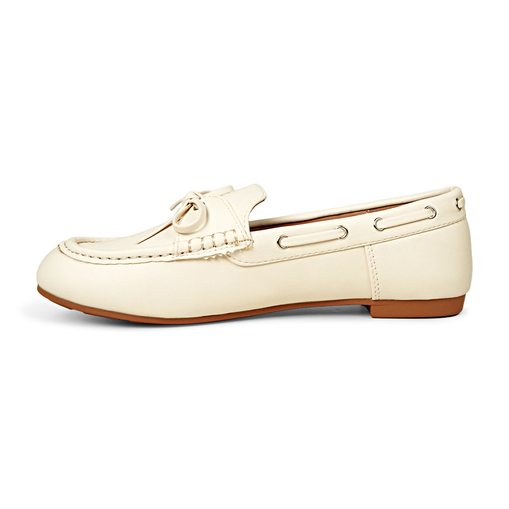 Bata Virginia 5311314 white loafer, inner side view with closed heel