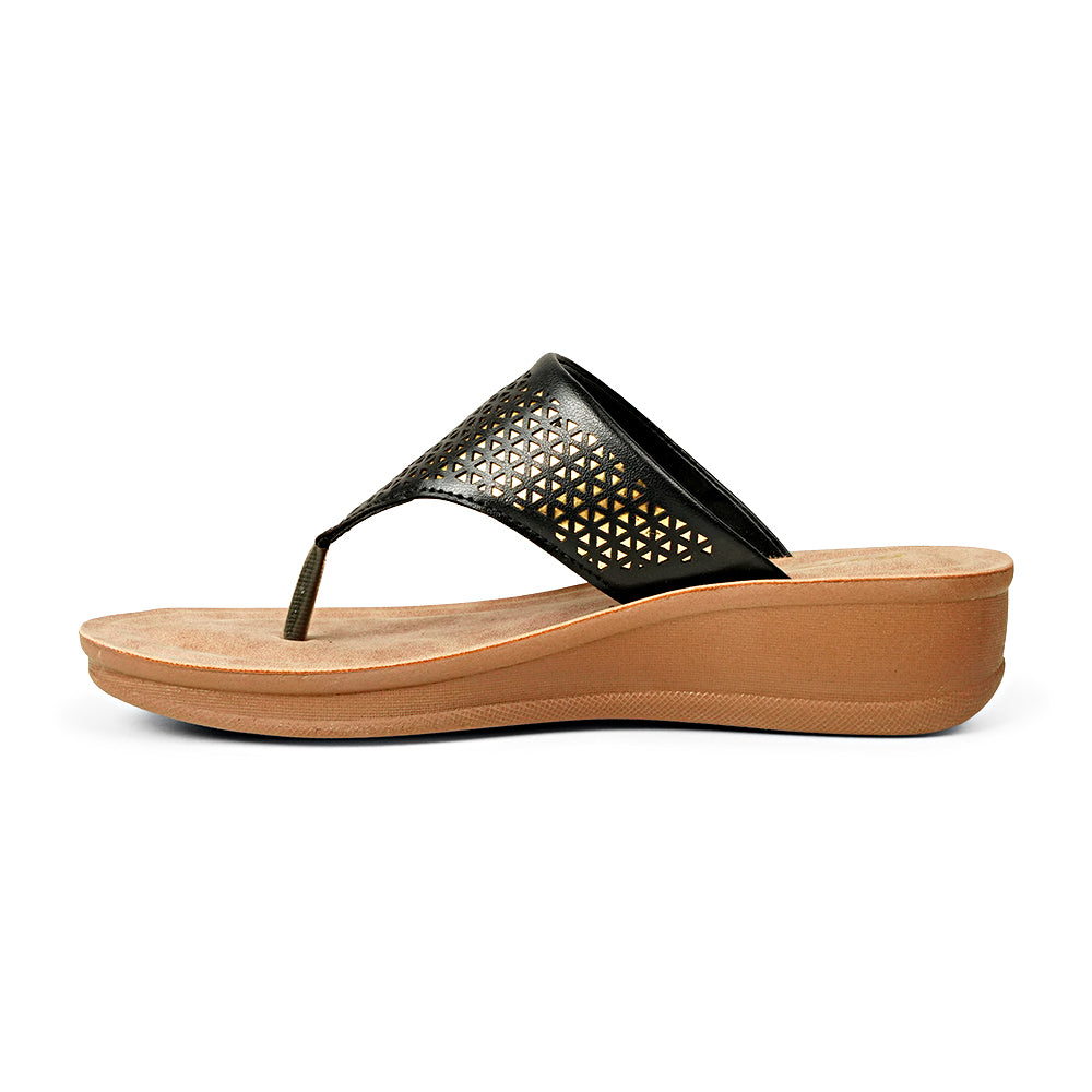 Bata Light & Easy Valentino 6616110 black chappals, opposite side view of toe-post and tan sole